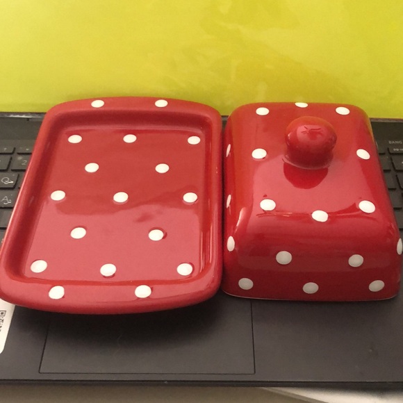 City to cottage Red & white Polka Dotted Dish - Picture 3 of 9